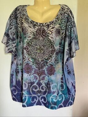 Women’s plus size graphic short sleeve top